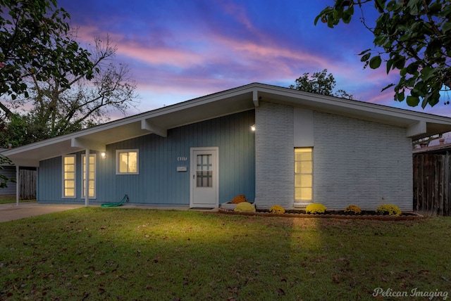 single story home with a yard