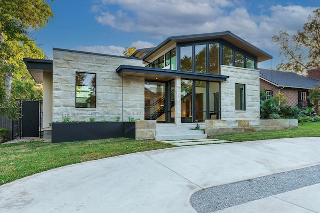 view of front of property with a front lawn