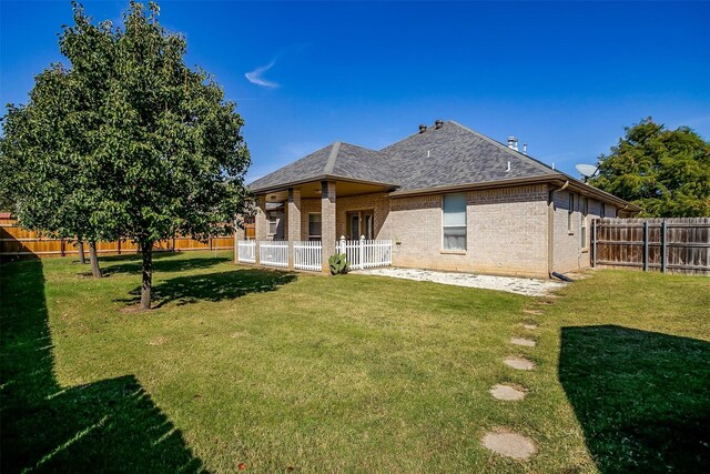 ranch-style house with a front yard