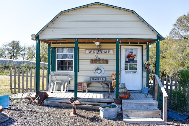 view of front of property