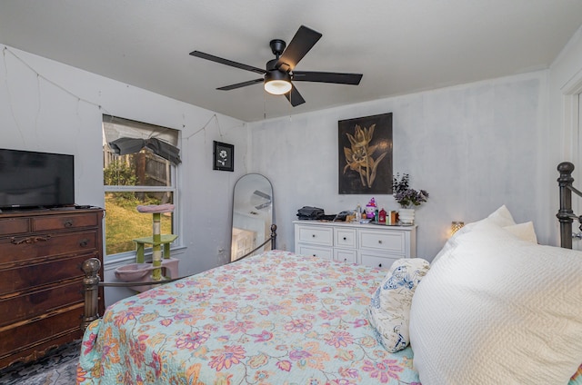 bedroom with ceiling fan