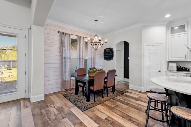 dining space featuring light hardwood / wood-style flooring, a chandelier, and crown molding