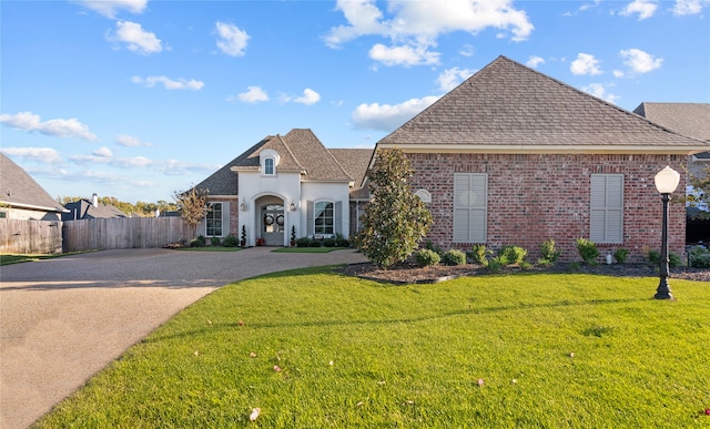 view of front facade with a front lawn