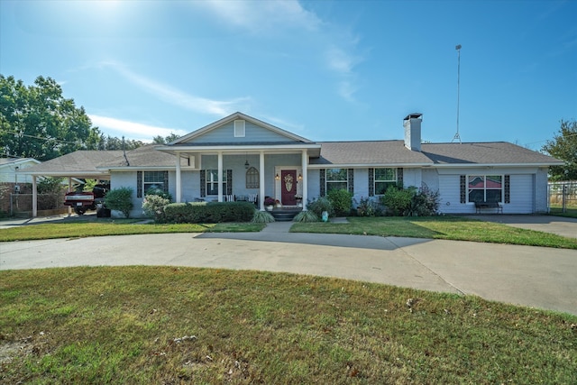 ranch-style house featuring a front yard and covered porch