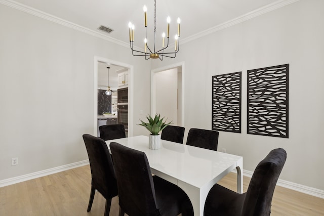 dining space with crown molding, light hardwood / wood-style flooring, and ceiling fan with notable chandelier