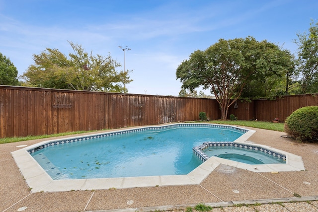 view of pool featuring an in ground hot tub