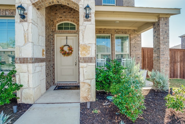 view of front of property featuring a front yard