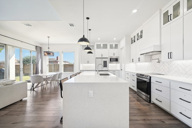 kitchen featuring a kitchen island with sink, dark wood-type flooring, sink, white cabinets, and appliances with stainless steel finishes