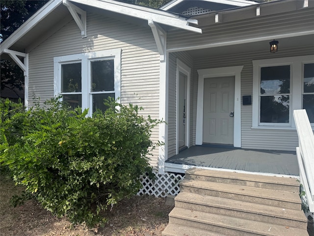 entrance to property featuring covered porch