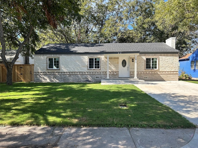 ranch-style house featuring a front lawn