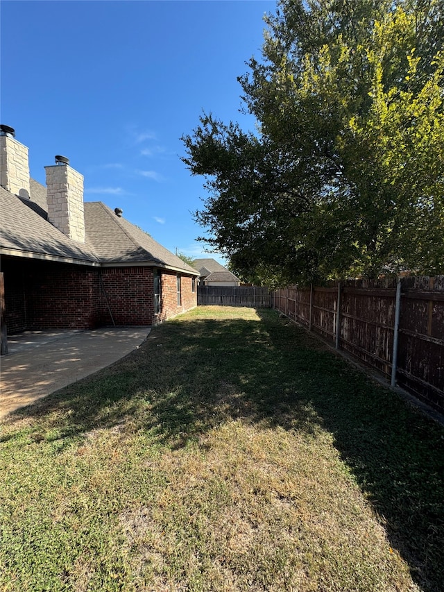 view of yard featuring a patio area