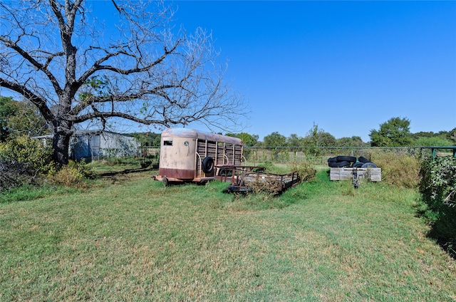 view of yard with a storage unit