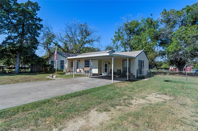 view of front facade featuring a front lawn and covered porch