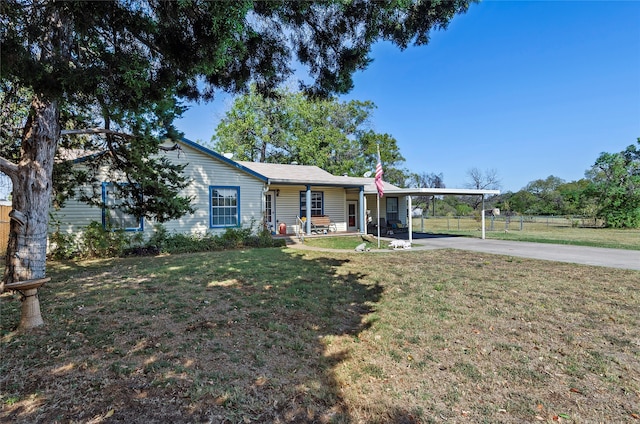 view of front facade with a front yard