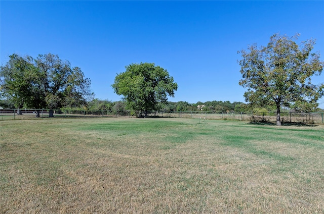 view of yard featuring a rural view