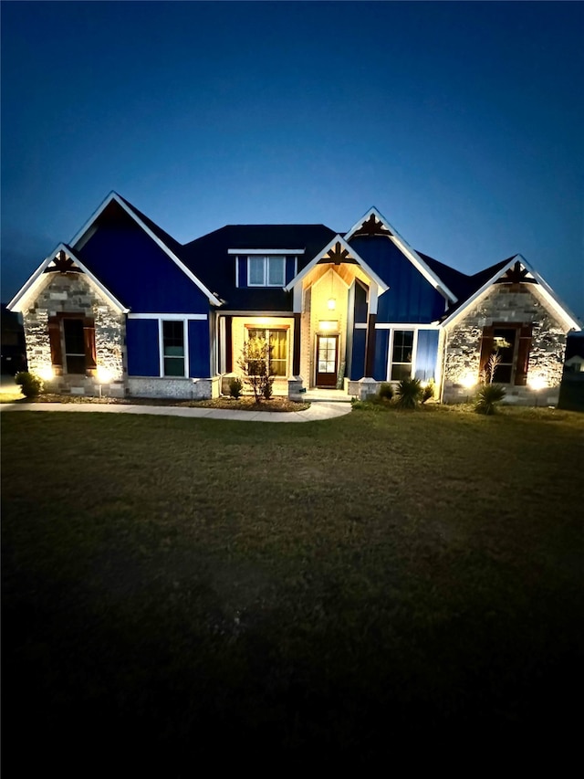 craftsman-style house with a front yard