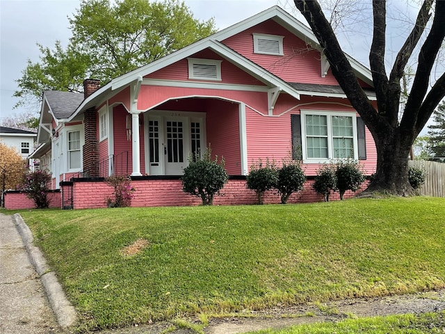 view of front of home with a front lawn