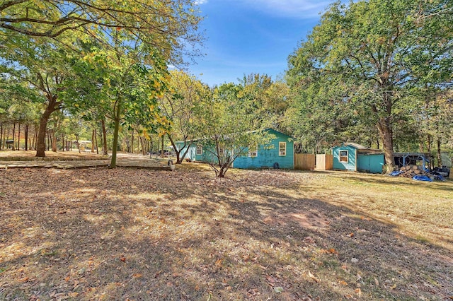 view of yard with a shed