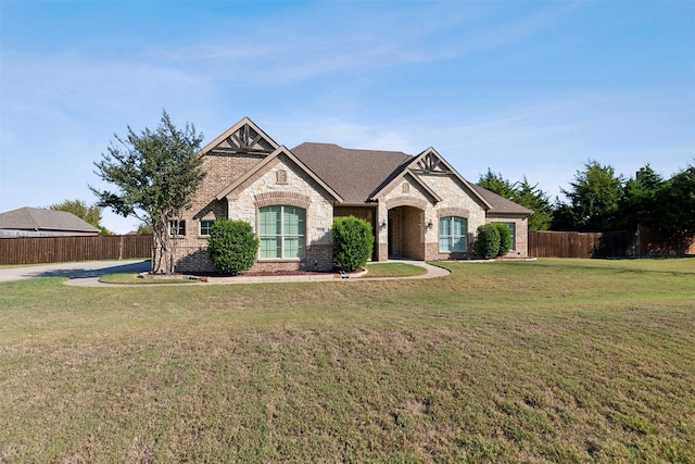 view of front facade with a front yard