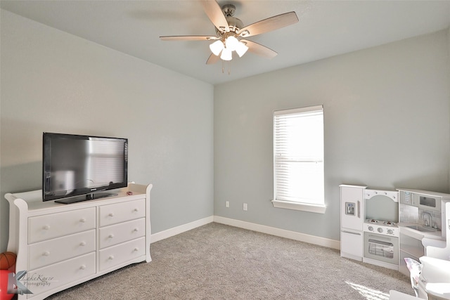 sitting room featuring sink, light colored carpet, and ceiling fan