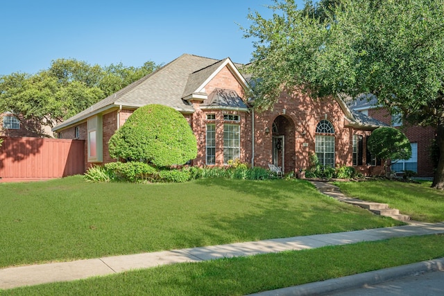 view of front facade featuring a front yard