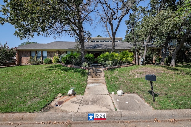 ranch-style house featuring a front yard