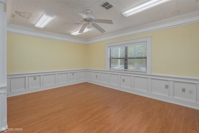 spare room with crown molding, light hardwood / wood-style floors, and ceiling fan