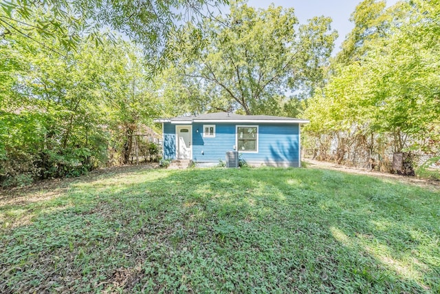 exterior space featuring a front yard