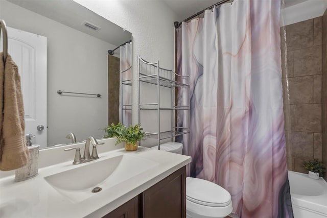 full bathroom featuring visible vents, shower / tub combo with curtain, toilet, and vanity