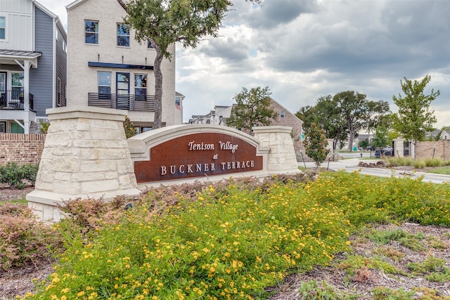 view of community / neighborhood sign