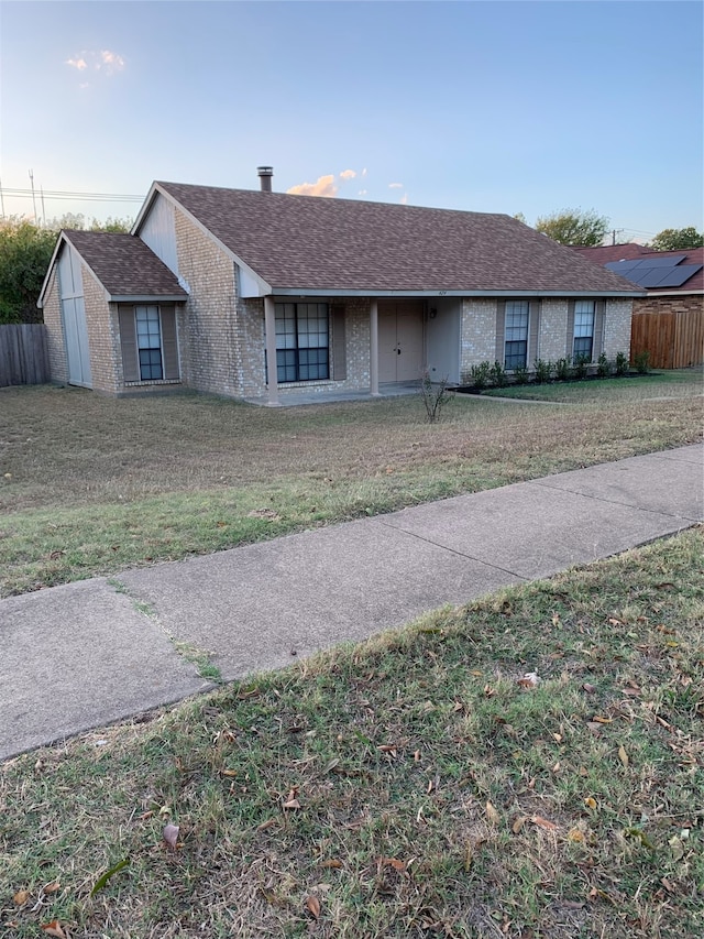 ranch-style house featuring a front lawn