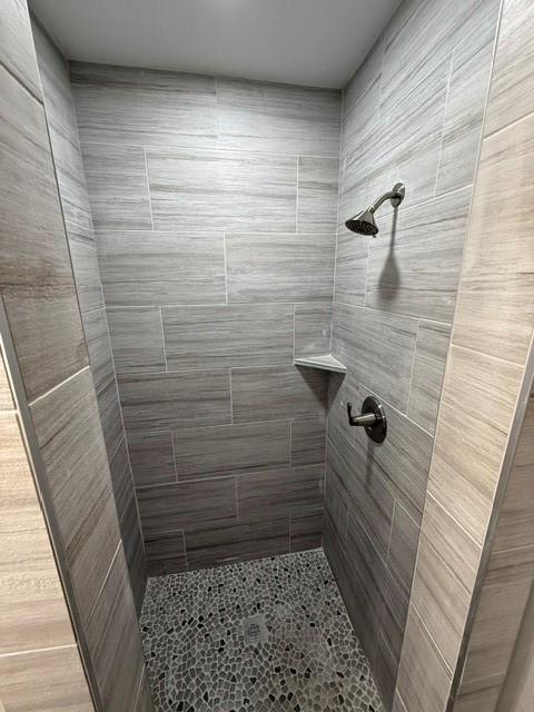 bathroom with a tile shower