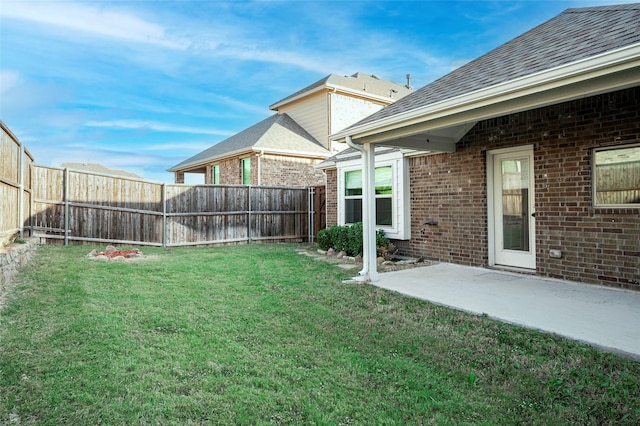 view of yard featuring a patio area