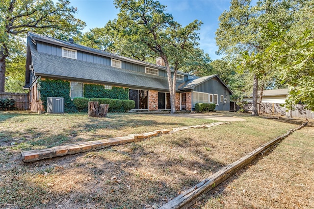 view of front of house featuring a front lawn and central AC unit