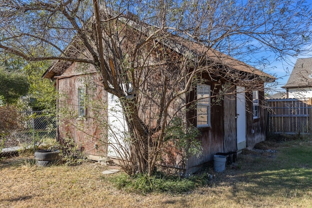 view of outbuilding with a yard