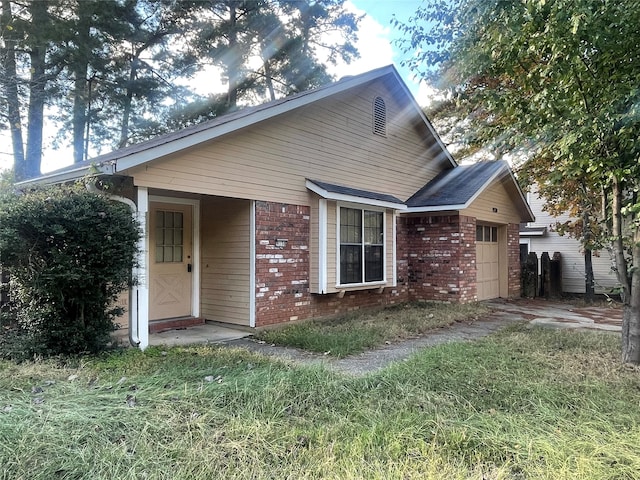 view of front facade with a front lawn and a garage