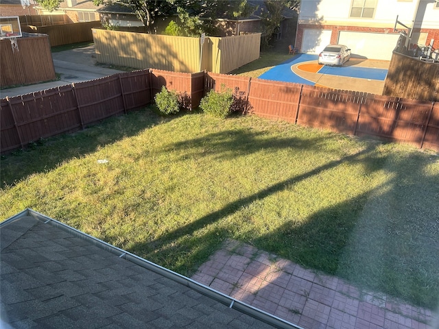 view of yard featuring a patio