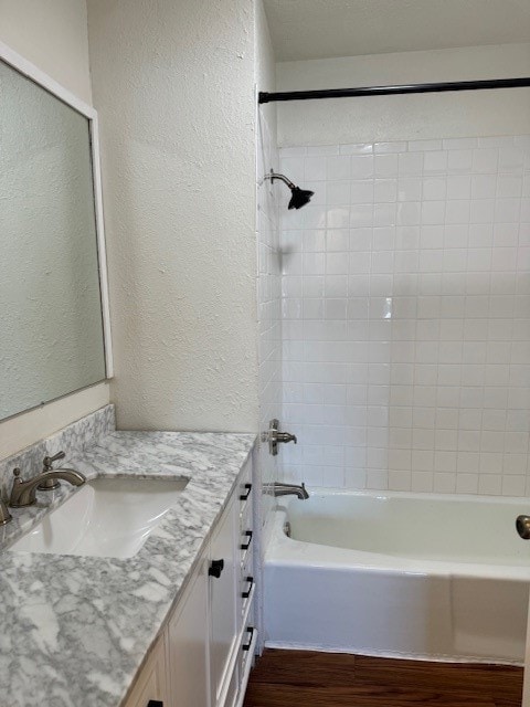 bathroom with vanity and tiled shower / bath