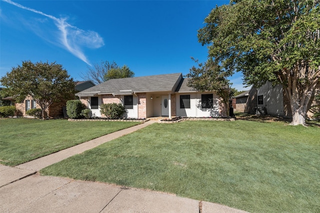 ranch-style home featuring a front lawn