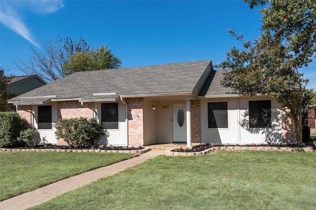 single story home featuring a front lawn