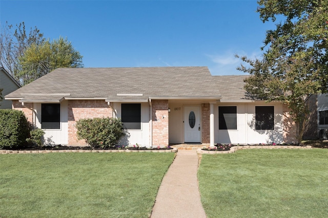 single story home featuring a front yard