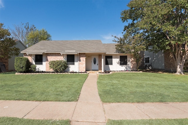 single story home featuring a front lawn