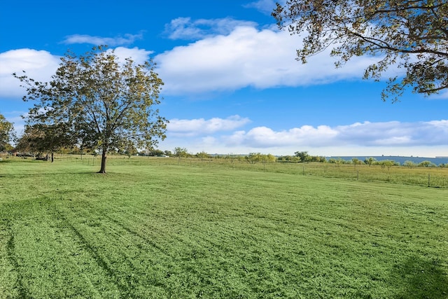 view of yard featuring a rural view