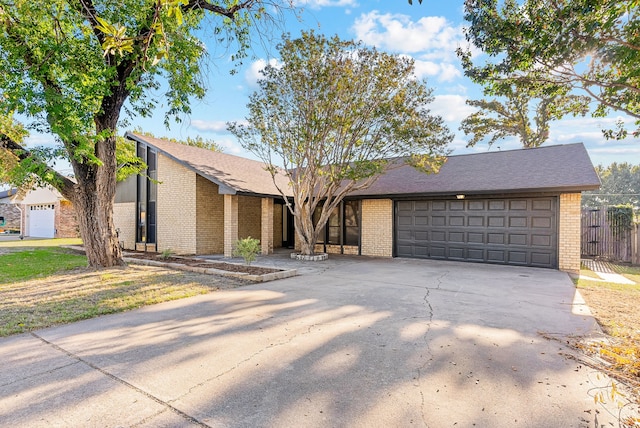 view of front of home featuring a front lawn and a garage