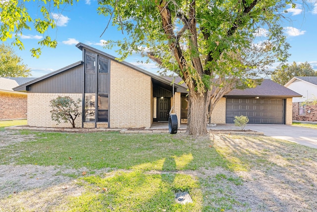 view of front of home with a front lawn and a garage