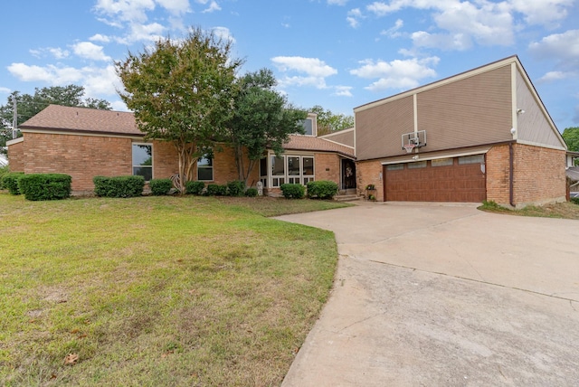 view of front of house featuring a garage and a front yard