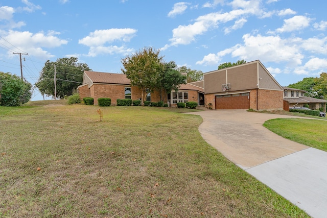 view of front of property featuring a front lawn