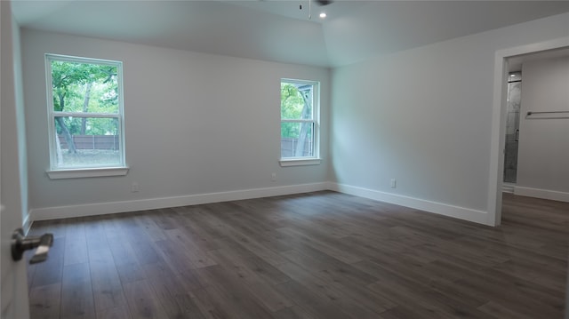 unfurnished room with dark wood-type flooring and ceiling fan