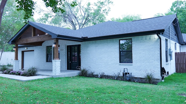 ranch-style house featuring a front lawn and a garage