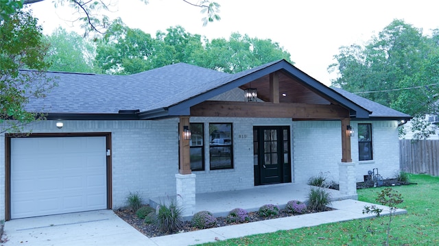 view of front facade featuring a garage